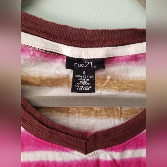 V-neck Top - Picture 2 of 5